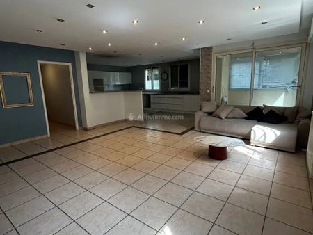Location Duplex 6 pièces 181 m2 à Villeurbanne - Photo 4