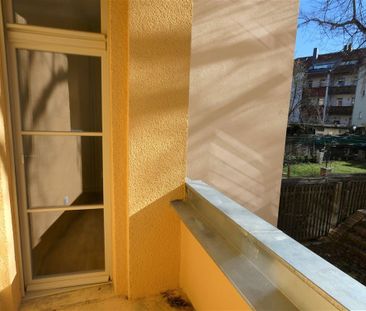 Gemütliche 2-Zi. Whg. mit Loggia, Parkett, Außenrollos - Photo 6