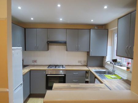 3 bedroom semi-detached house to rent - Photo 2