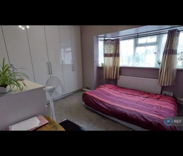 4 bedroom semi-detached house to rent - Photo 2