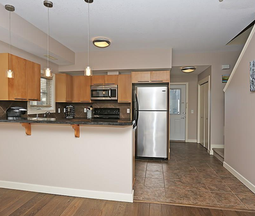 Modern 2 Bed Townhouse For Rent In Marda Loop! - Photo 3