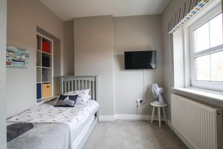 3 bedroom end of terrace house to rent - Photo 4
