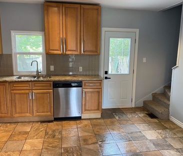 For Lease - 396 Macnab Street, Hamilton, Ontario - Photo 3