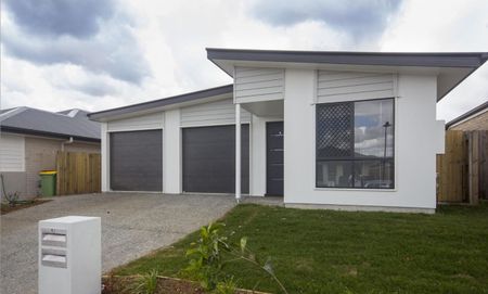 Charming Three Bedroom Pimpama Home - Photo 3
