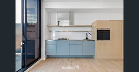 CHIC URBAN LIVING WITH BALCONY & VIEWS – STEPS FROM EVERYTHING RICHMOND! - Photo 2