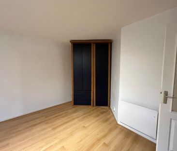 STUDIO GIF SUR YVETTE CHEVRY - Photo 2