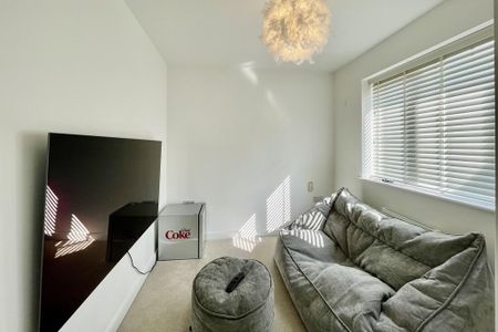 3 bedroom detached house to rent - Photo 3