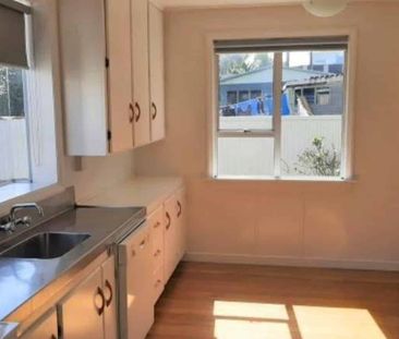 Charming 3-Bedroom Home with Fully Fenced Courtyard - Photo 5