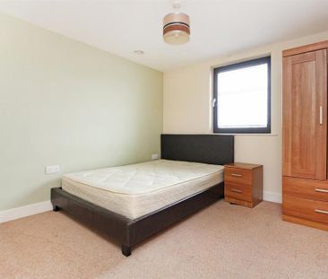 6 bedroom terraced house to rent - Photo 2