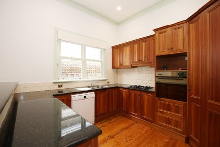 6 Roseberry Street, Hawthorn East - Photo 2