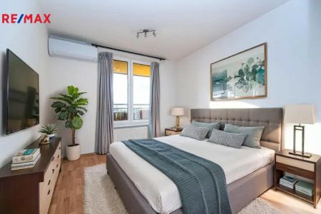 Komfortní bydlení 2+kk s lodžií, klimatizací a garáží – Jetelová, Praha 10 - Photo 5