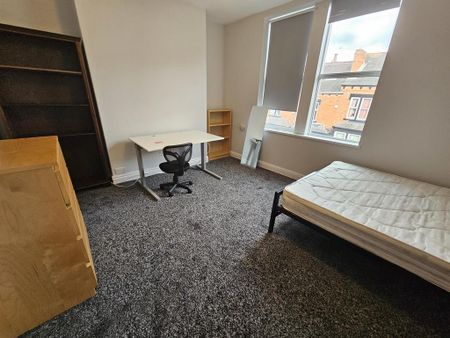 1 bedroom in a house share to rent - Photo 5