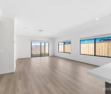 Spacious Four-Bedroom Home with Multiple Living Areas in Tarneit - Photo 2