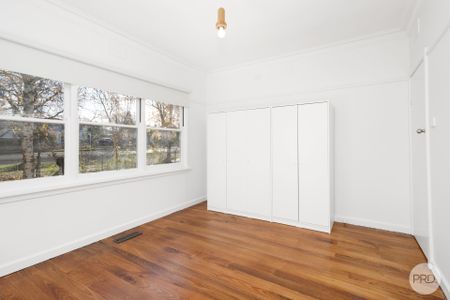 COZY HOME WITH DETACHED STUDIO - Photo 4