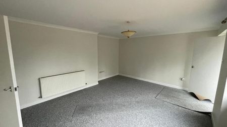 3 bedroom detached bungalow to rent - Photo 3