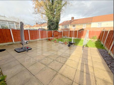 3 bedroom end of terrace house to rent - Photo 5