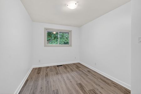 For Lease - 1889 Russell Road Unit# A, Elmvale Acres and Area, Ontario - Photo 4