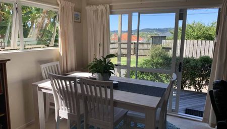 Sunny and conveniently located - Photo 4