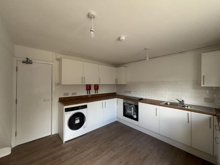 1 bedroom in a house share to rent - Photo 2