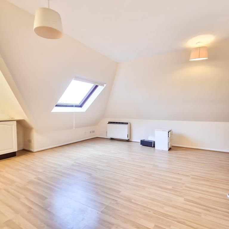 Studio to rent - Photo 1