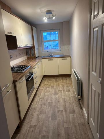 2 bedroom flat to rent - Photo 2