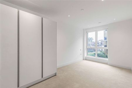 A luxury two bed apartment situated beside the River Thames. - Photo 2