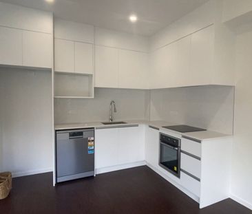Modern & Easy-Care Living in Opaheke - Photo 3