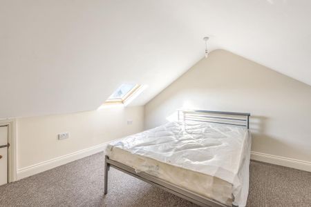 3 bedroom flat to rent - Photo 3