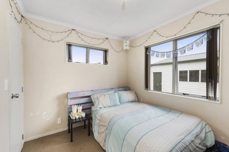 Tidy 2 bedroom home - Photo 2