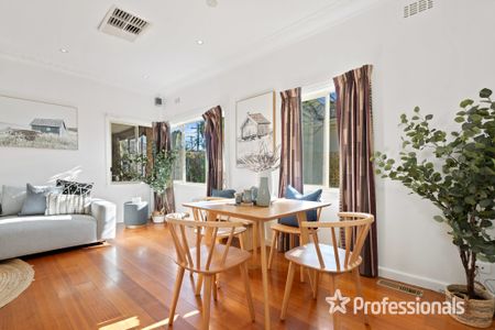 1/196 Lawrence Road, Mount Waverley VIC 3149 - Photo 2