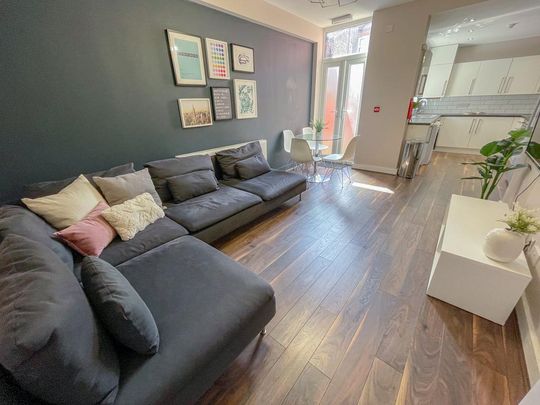 6 bedroom terraced house to rent - Photo 1
