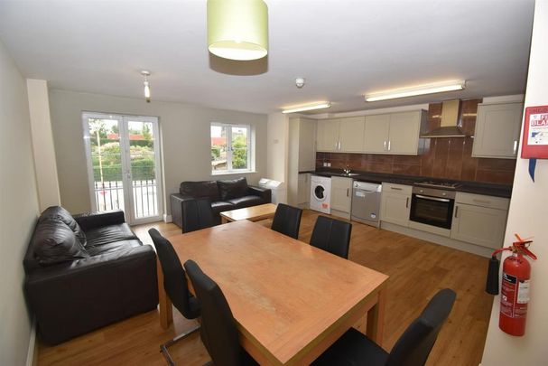 6 bedroom flat to rent - Photo 1