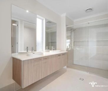 “✨ BRAND NEW METRICON MASTERPIECE – WHITE ROCK'S FINEST ✨” - Photo 1