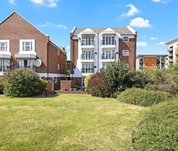 Barge House Road, E16 - Photo 1