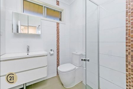 Charming 3-Bedroom Renovated Brick Home in Lalor Park&excl; - Photo 4