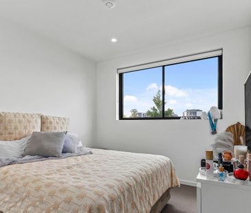 Modern Apartment Living in the Heart of Kangaroo Point - Photo 6
