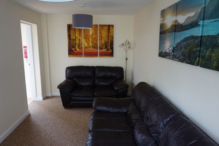 Roe Lane Room 4 - Photo 3