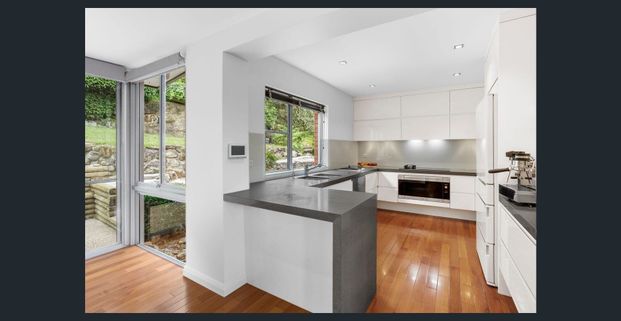 Peaceful Family Oasis just moments from Sydney CBD - Photo 1