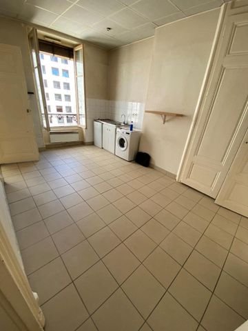 Location Appartement 1 pièce 37m² LYON 3ème - Photo 3