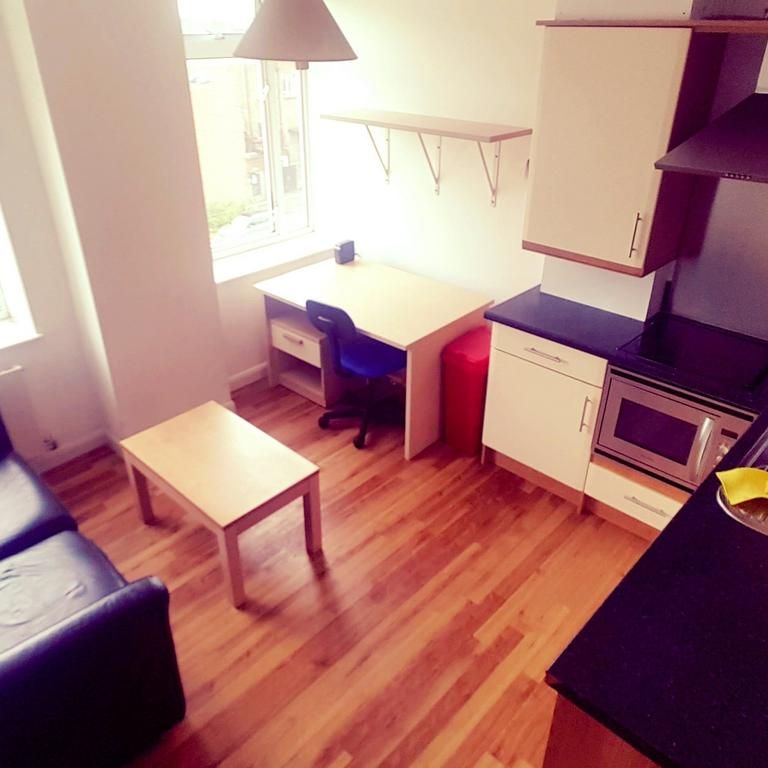 Studio to rent - Photo 1
