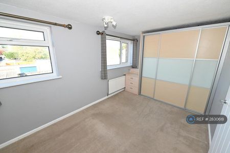 3 bedroom detached house to rent - Photo 2