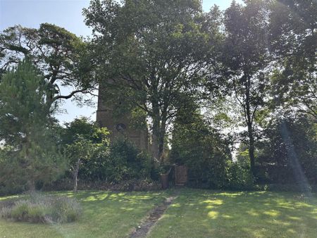 4 bedroom detached house to rent - Photo 2