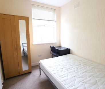 4 bedroom terraced house to rent - Photo 4