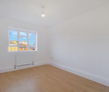 3 bedroom flat to rent - Photo 6