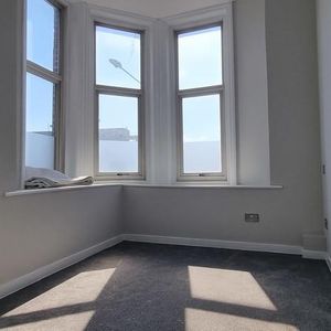 3 bedroom flat share to rent - Photo 2