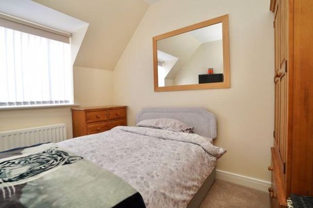 2 bedroom coach house to rent - Photo 1