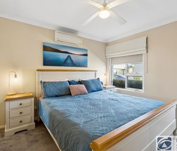 Gorgeous modern & secure home in sought after pocket - Photo 5