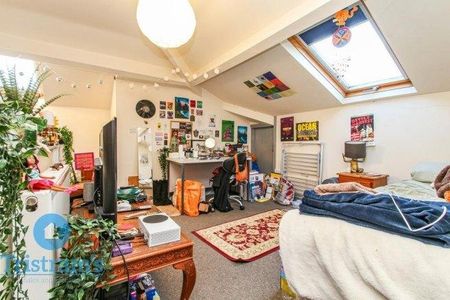 1 bedroom in a house share to rent - Photo 4