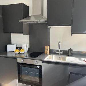 1 bedroom private hall to rent - Photo 3