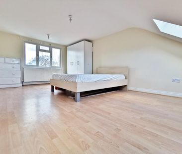 4 bedroom semi-detached house to rent - Photo 3